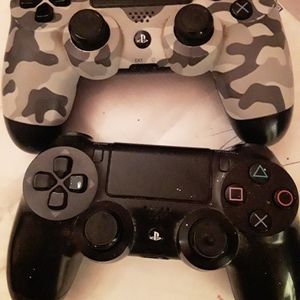 (2) Playstation 4 remote controls set of 2